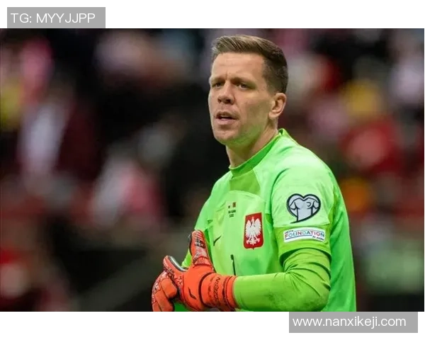 足球明星颠球失误瞬间引发球迷热议精彩瞬间与意外失误的完美结合